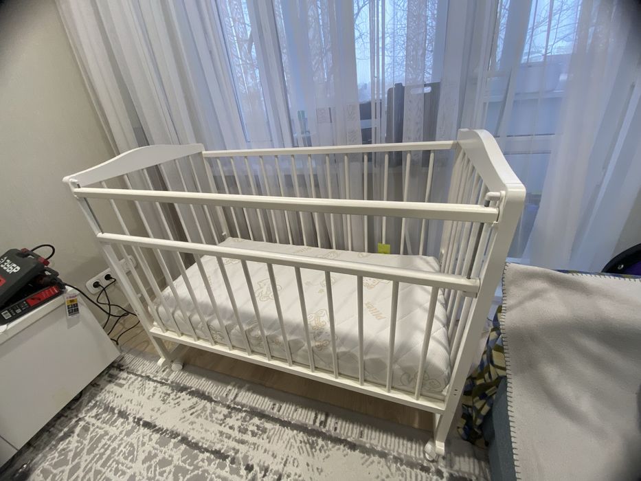 Продам детскую кроватку с матрасом