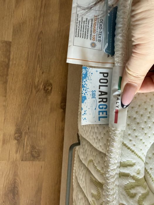 Две единични тапицирани легла с ракли и матраци iSleep