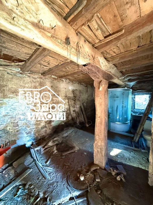 Двуетажна масивна къща за продажба в Центъра на село Колена