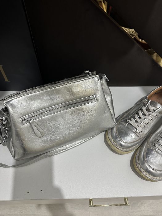 Сумка и кеды серебристые