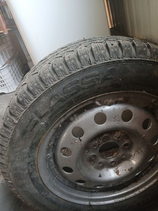 Продам 2 балона резины зимняя