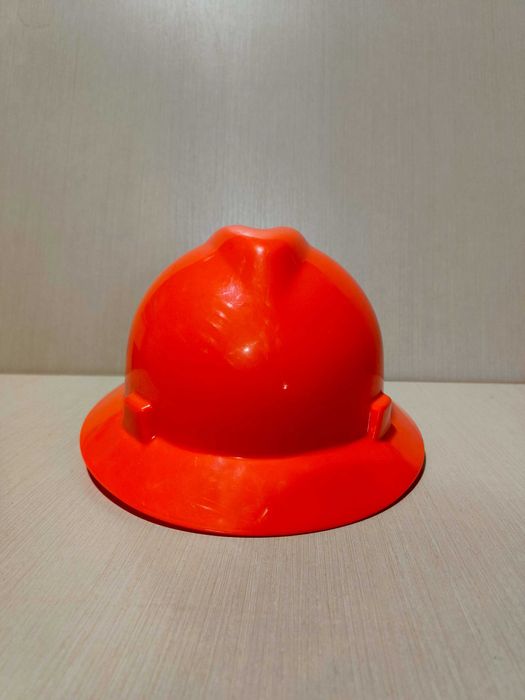 Каски на продажу