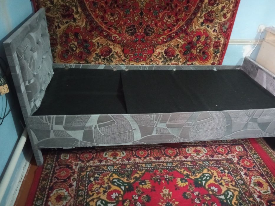 Кровать  односпални.  Без.  Матрасаааа