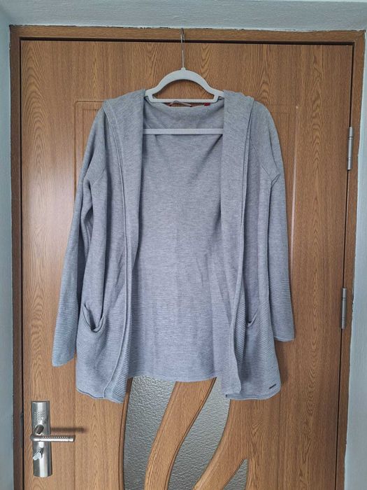 Cardigan gri cu gluga marimea M/L