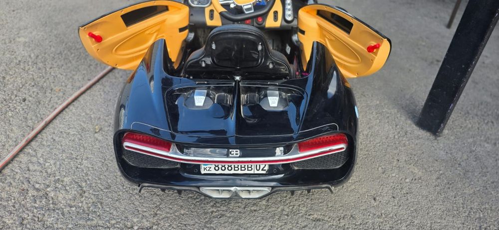 Детский электромобиль Bugatti