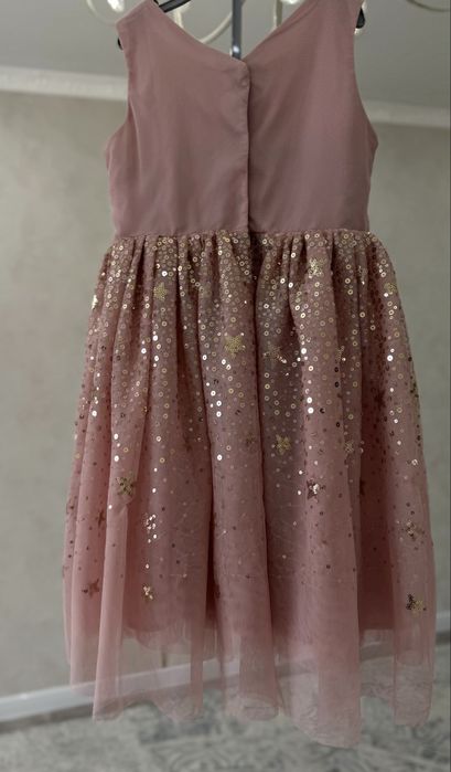 Срочно шикарное платье на 4-5 лет