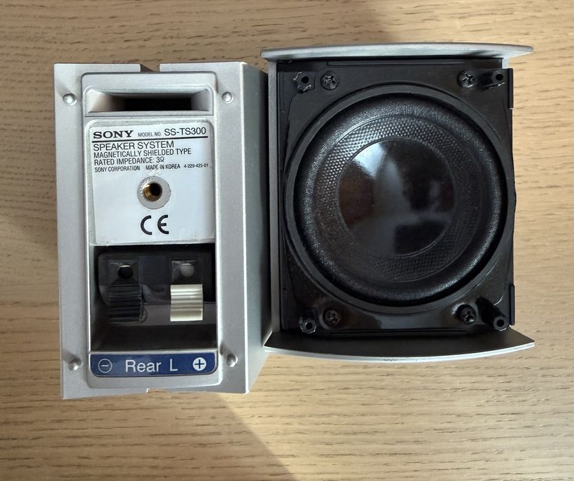 Sateliti Sony SS-TS300