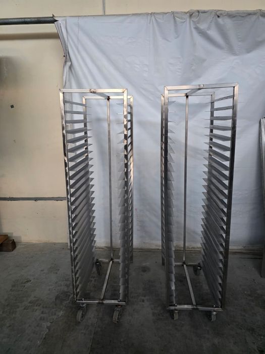 Различни немски колички от неръждаема стомана за тави с размери 60/40с