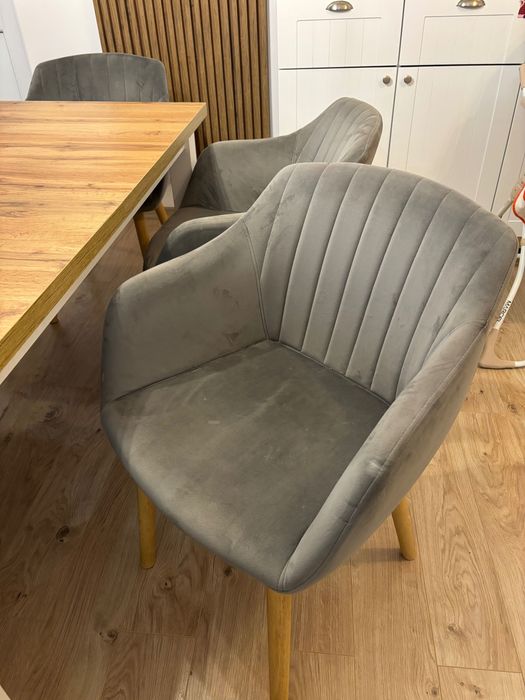 Трапезна маса и столове