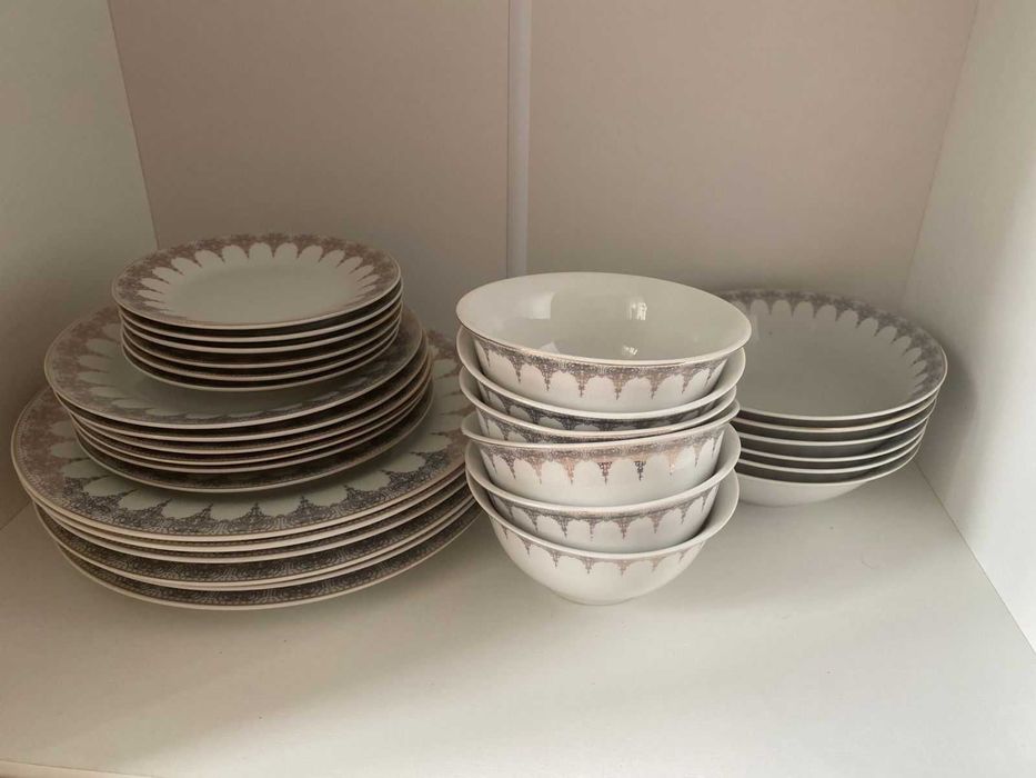 Продаю белый комод Кентаки  с посудой