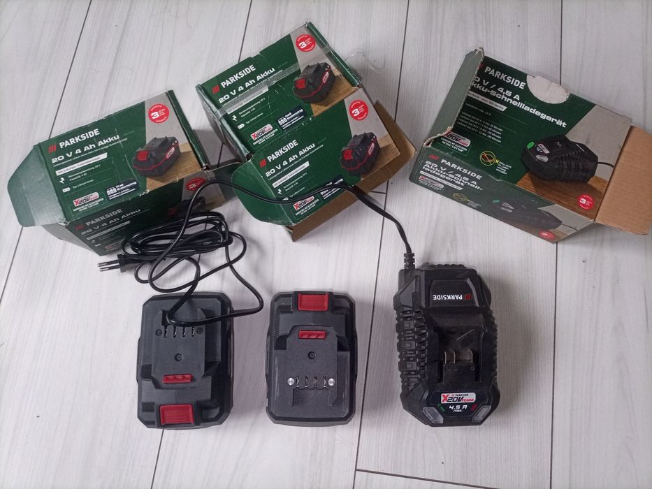 Vând acumulatori si încărcător parkside de 4A
