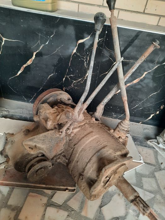 UAZ karobka sotiladi