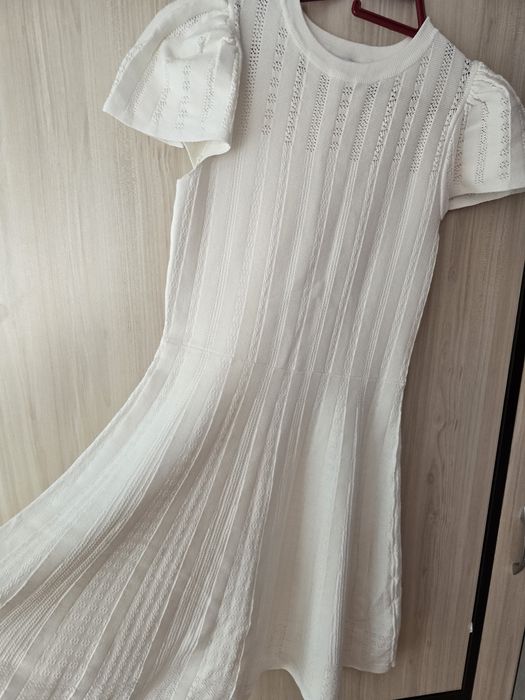 Бяла рокля Reserved