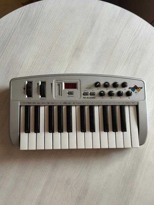 MIDI-клавиатура M-AUDIO Oxygen 8