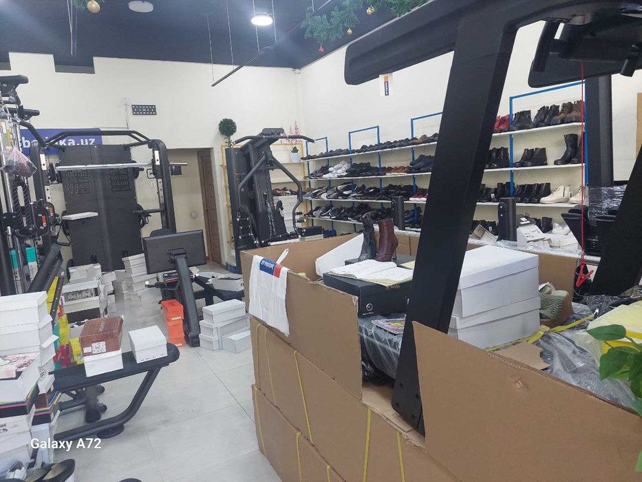 Сдаётся помещение под магазин, офис или услуги - 76кв.м.