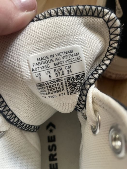 Чисто нови кецове Converse на платформа