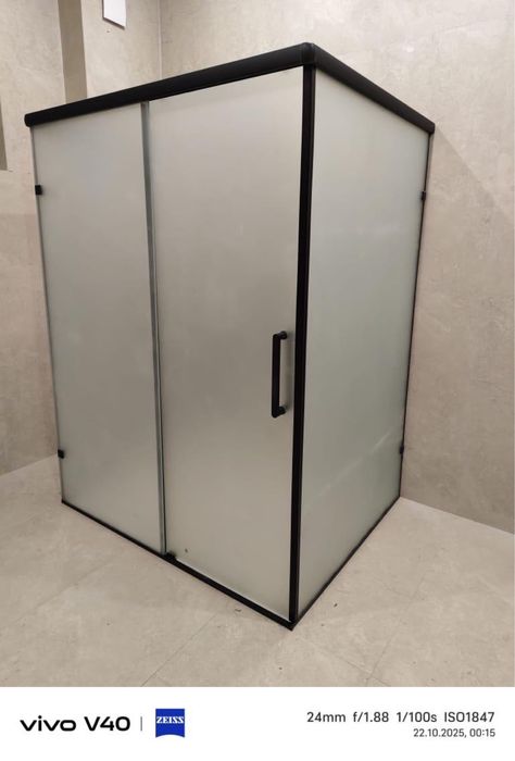 Стеклянные душевые кабины