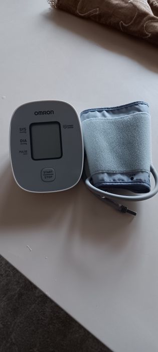 OMRON Дигитален апарат за кръвно налягане – Японско качество у дома!