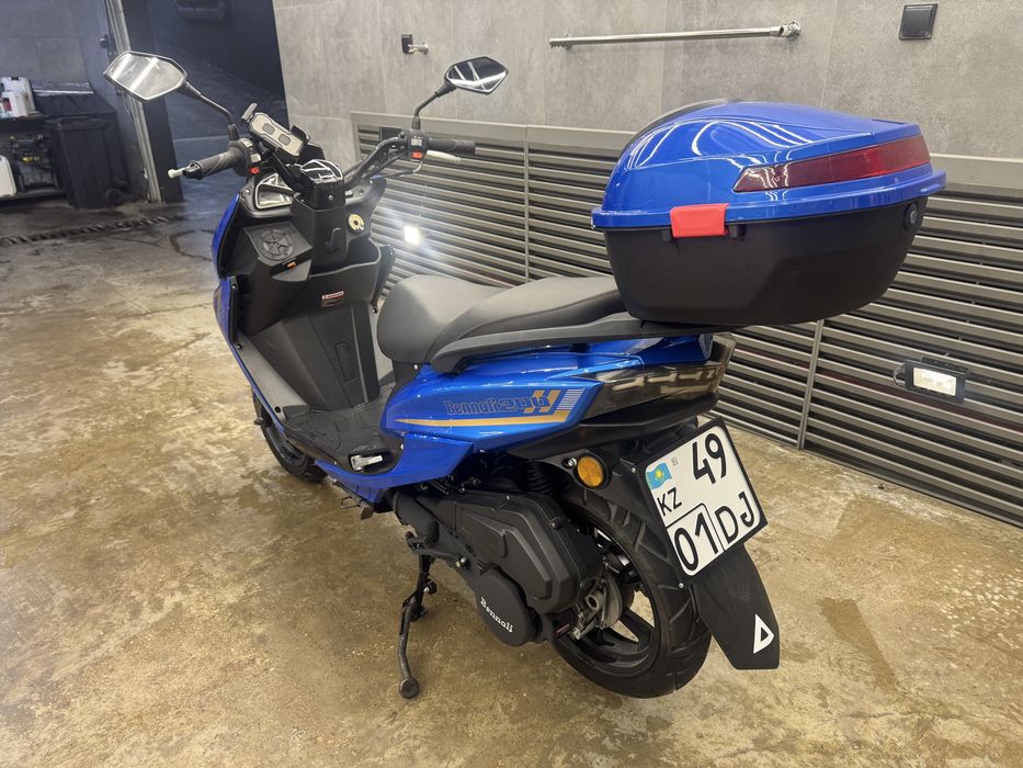 Скутер Benally 200