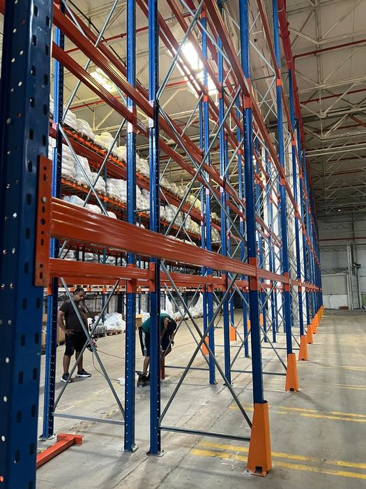 Vând rafturi metalice industriale