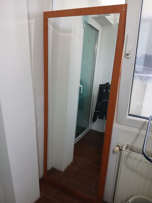 Oglindă mare de perete