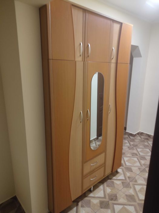 Dulap 3 usi , oglinda și 2 sertare
