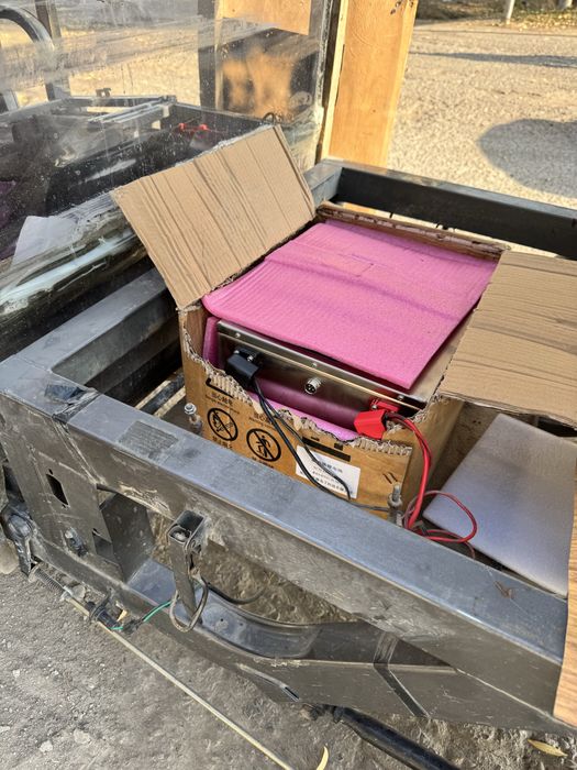 Аккамулятор сотамиз 65ah зарядка билан