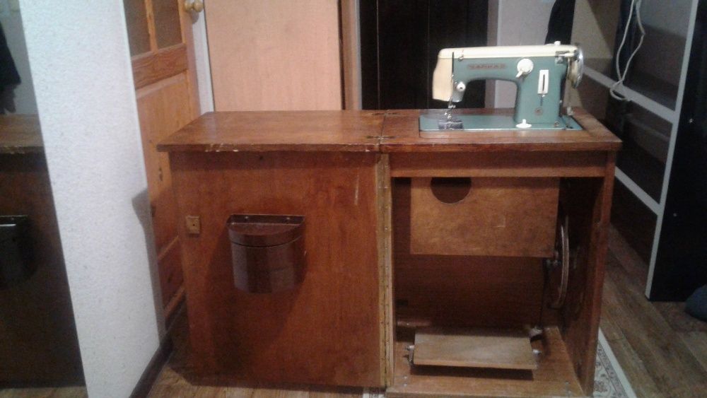 Продам швейную машину