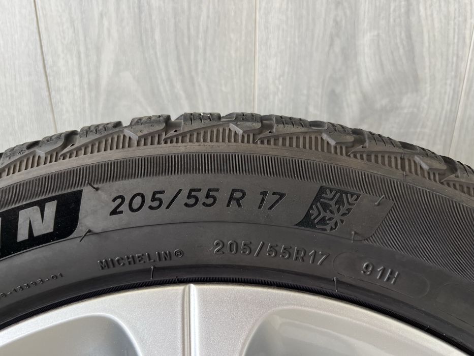 Оригинални джанти 17 цола 5х112 за Мерцедес А-класа W177, ЦЛА C118/X118 със зимни гуми 205/55/17