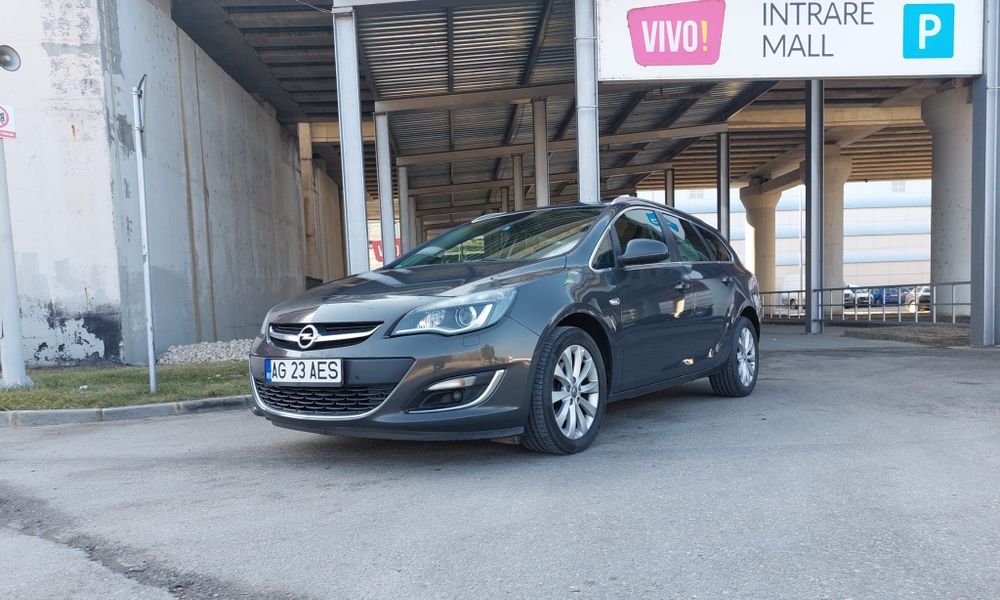 De vânzare Opel Astra J, an 2016, Full options, stare foarte bună. Pret 4700 Euro