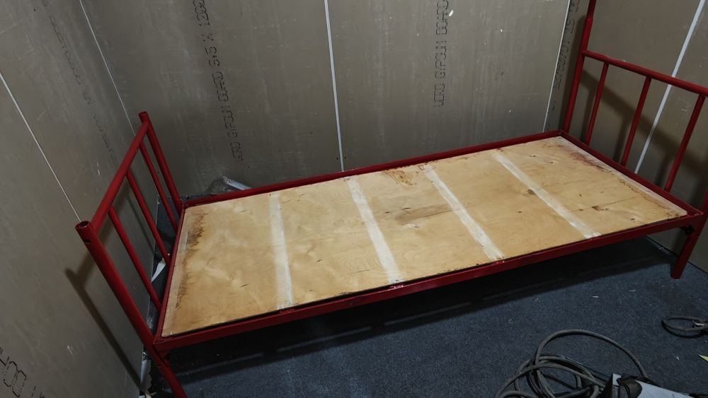 Temir kravat sotiladi