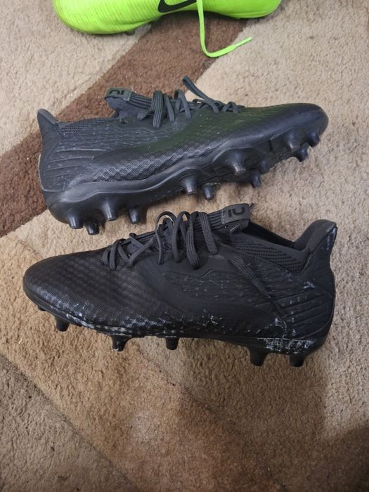 Бутони за футбол