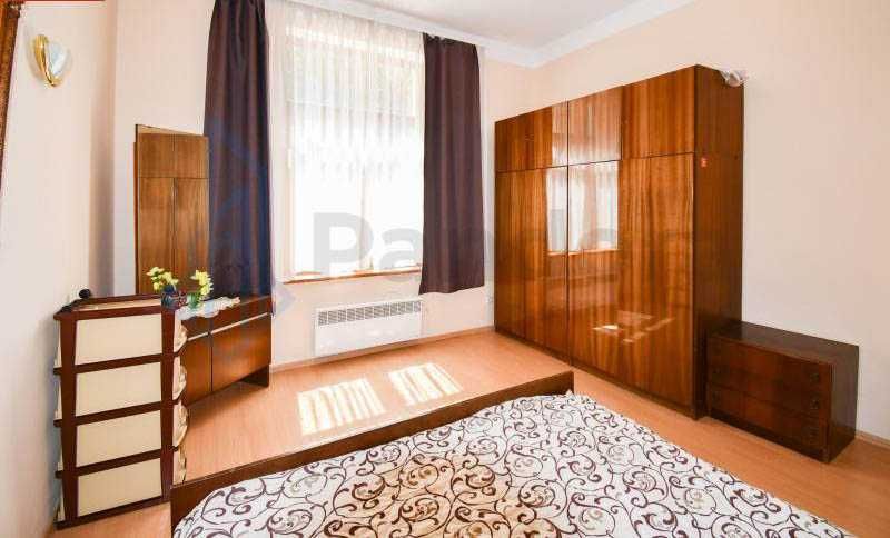 Тристаен апартамент под наем  в Центъра