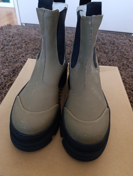 Дамски боти PAVEMENT
Боти от ПАВЕМЕНТ от естествен каучук с ластик о