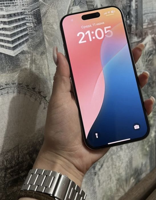 Продам айфон 16 про 256 гб срочно