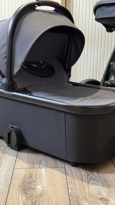 Продам детскую коляску 2в1