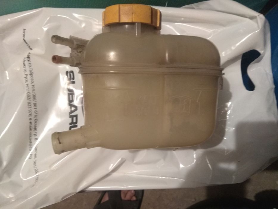 Казанчета за антифриз и течност чистчки за Зафира Б и резервна гума 20 ...