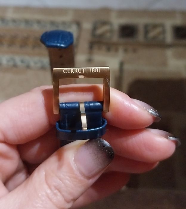 Ръчни дамски часовници GUESS и  CERRUTI 1881