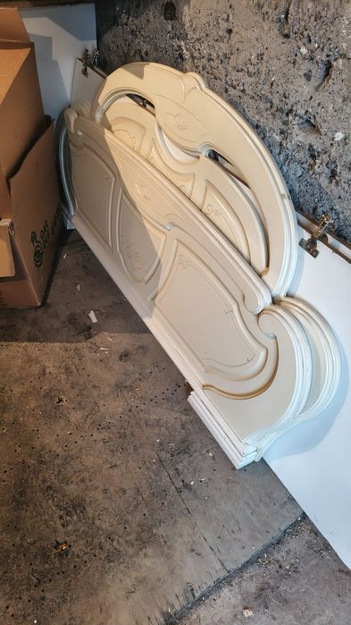 Спальный кровать