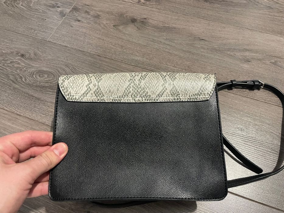 Дамска чанта Guess