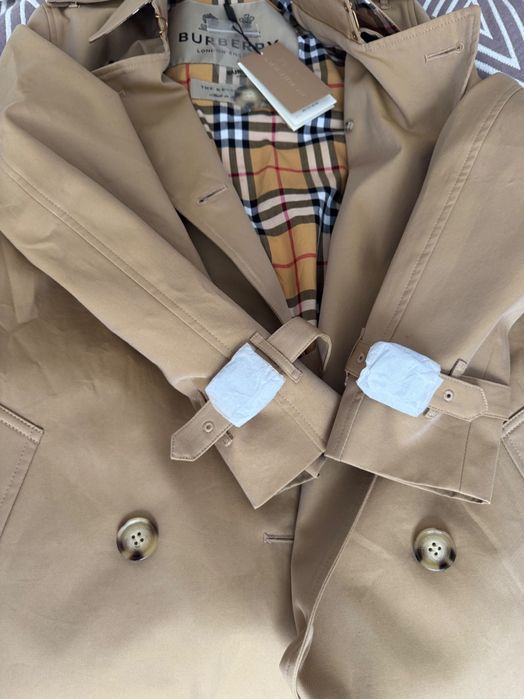 Плащ Burberry бежевый