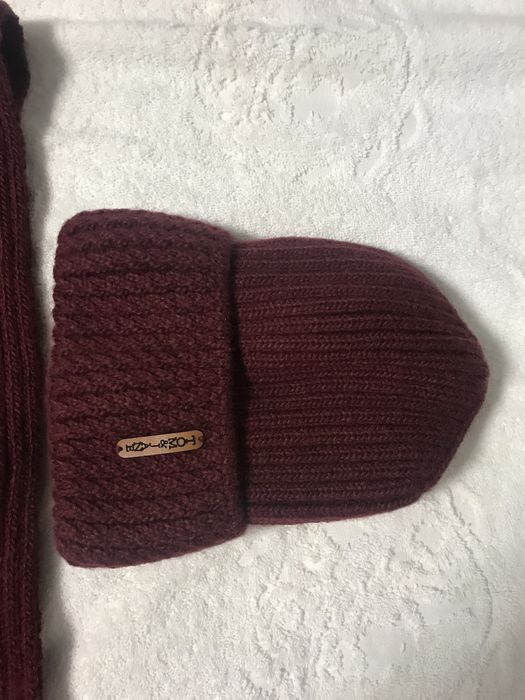 Продам шапочку с  цельным шарфом