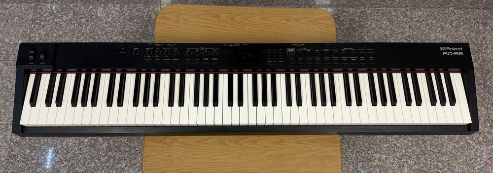 Vand pian Roland Rd88