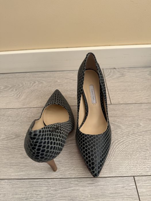 Calvin Klein  pantofi 37  9cm