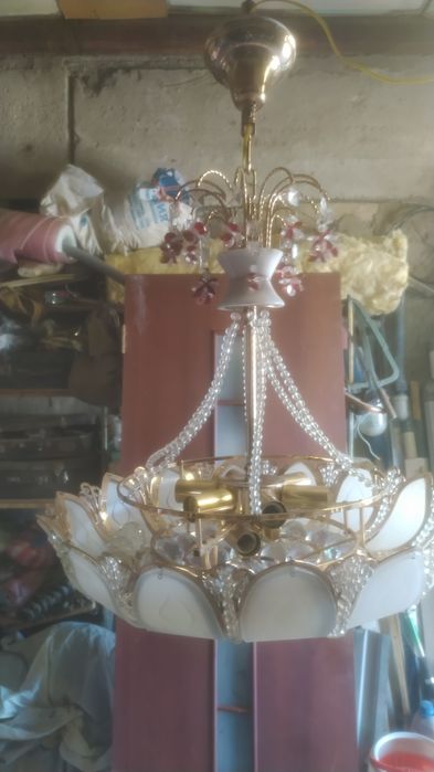 Продам люстру в хор.состоянии