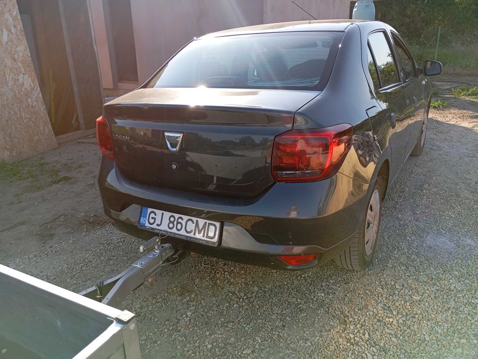 Vând Dacia Logan