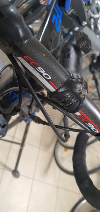 Cursiera Full carbon ,shimano ultegra Zipp