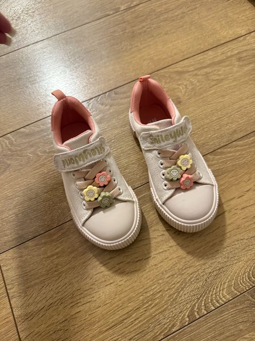 Vand incaltaminte fete