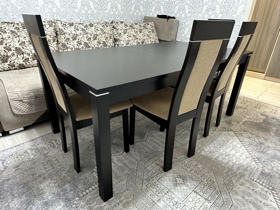 Продам стол в гостиную