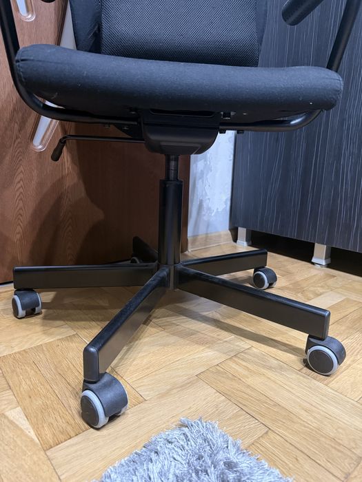 Scaun de birou negru